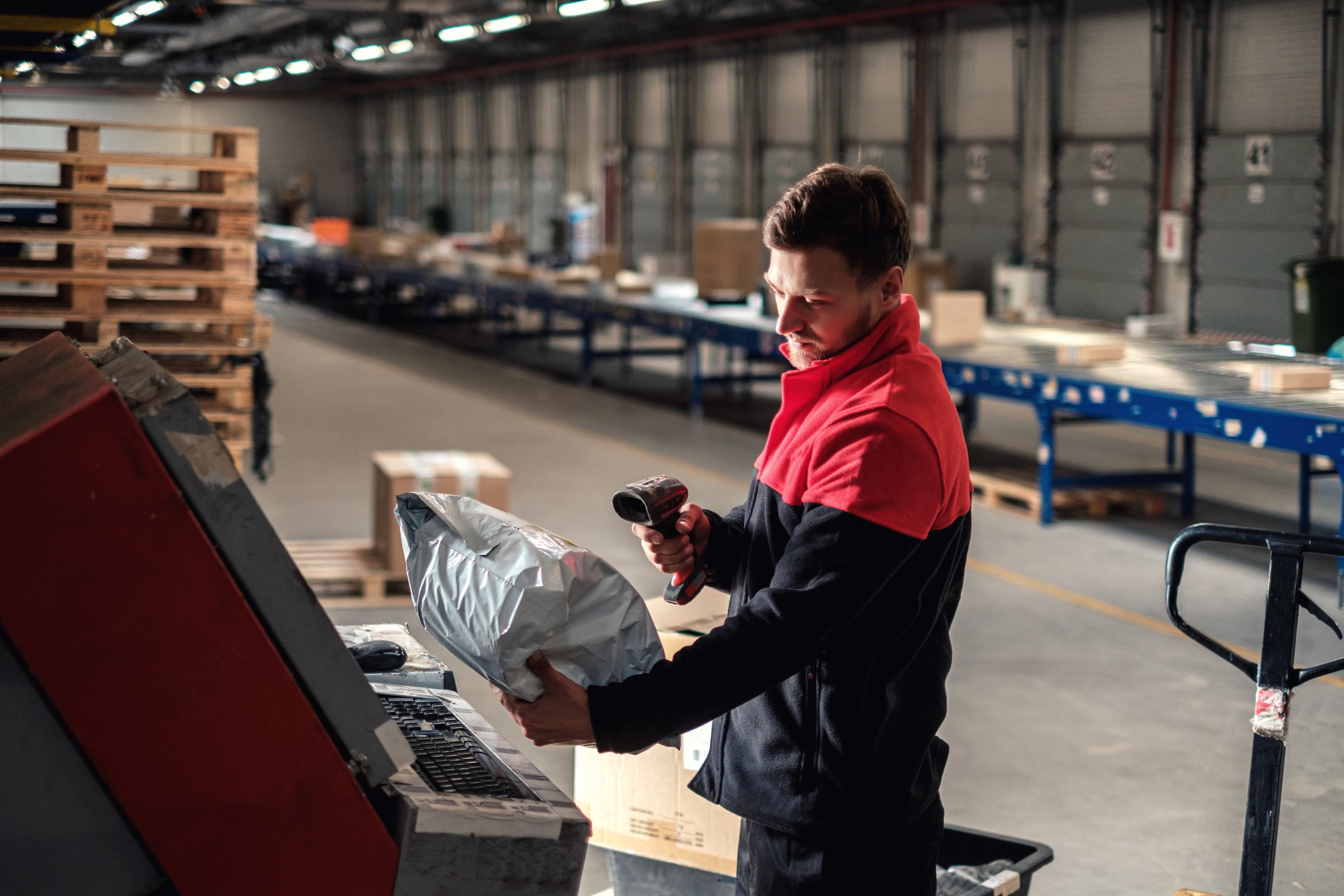 Warehouse worker managing shipments with Aptean transportation management solutions
